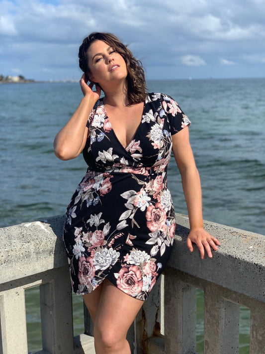 FLORAL LOVE V NECK